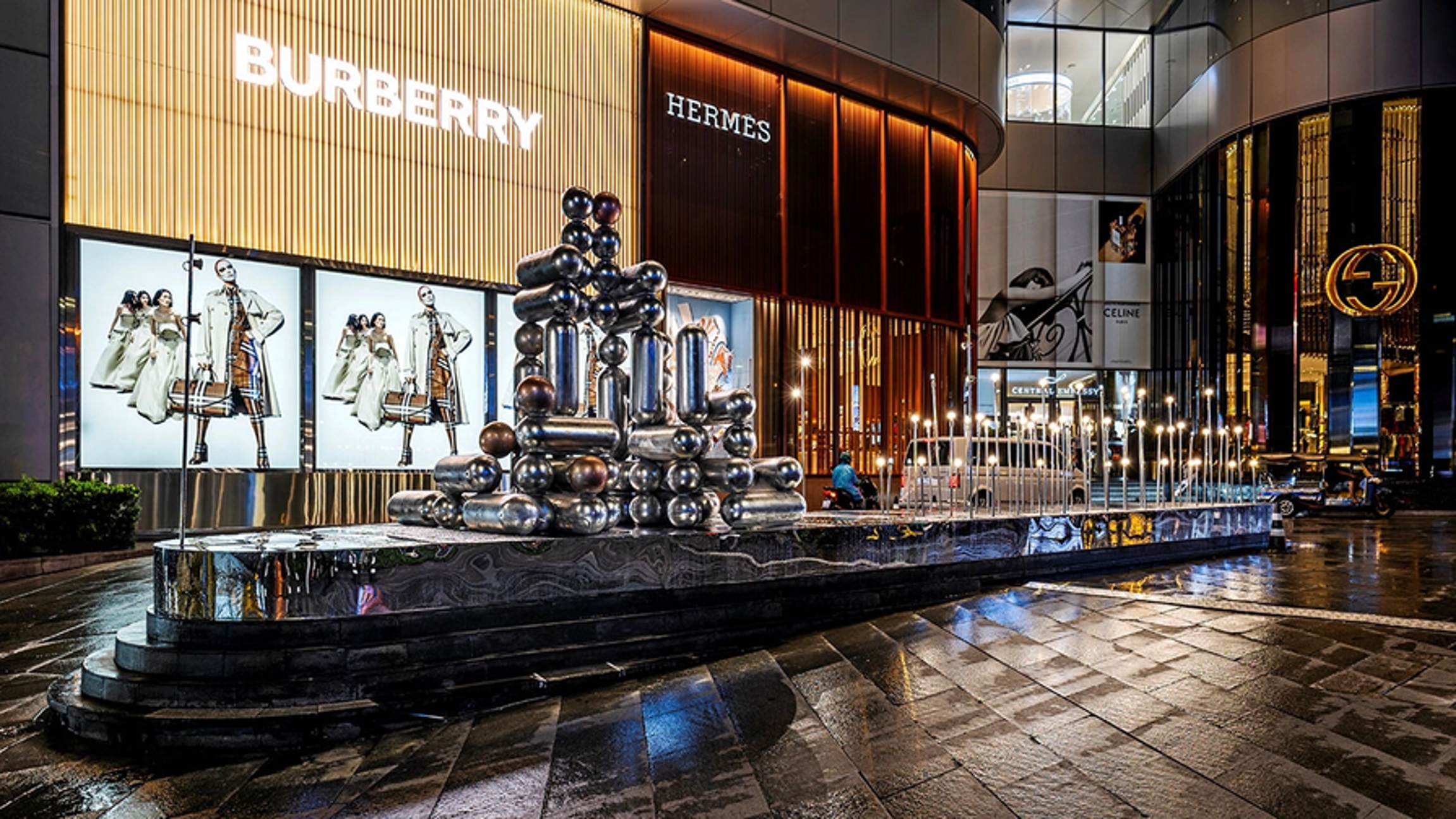 Burberry, Central Embassy